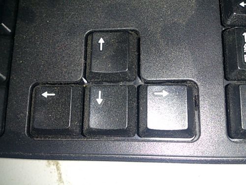 电脑上下键是哪个（电脑中上下键怎么调可以按）-图1