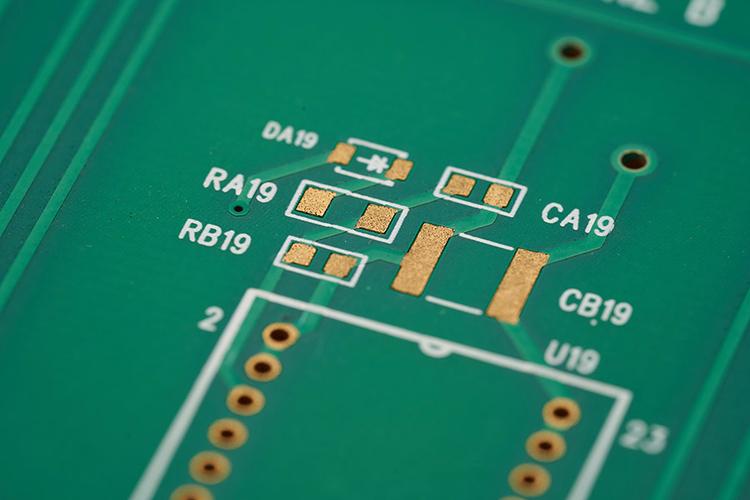 pcb板的铜箔宽带标准（pcb线路铜箔最高允许温升）-图1