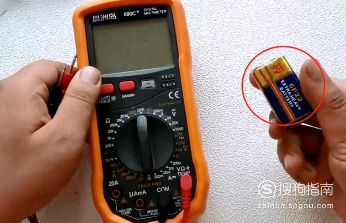 电池怎么测量电量（电池怎样测电量）