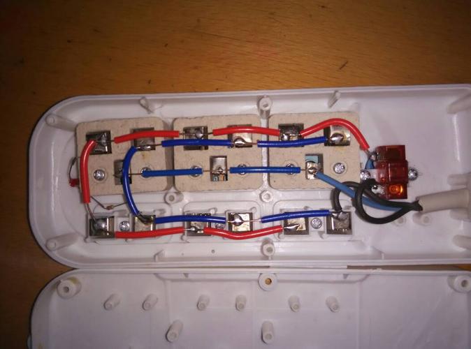 排插指示灯怎么接线图（排插上的指示灯是什么灯）