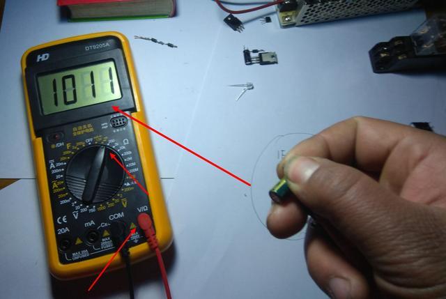 怎么测量电容电压（测量电容电压用什么档位）-图1