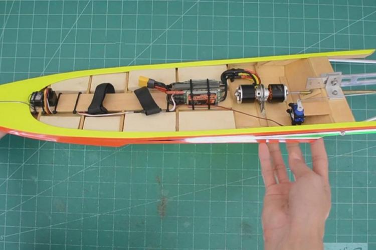 怎么制作简易电动小船（如何自己做电动小船）